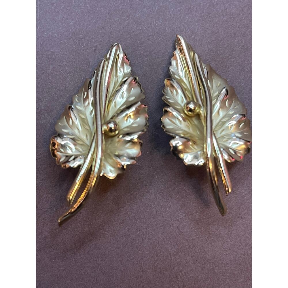 Vintage Whiting & Davis Lucite Leaf Clip Earrings Gold Tone Botanical Signed